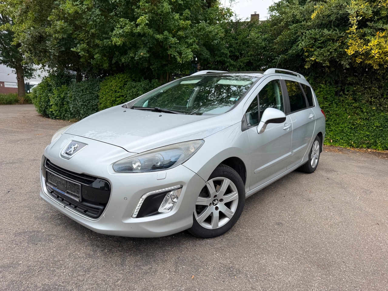 Peugeot 308 SW - 1.6 e-HDi Style | Bulgaars kenteken - AutoWereld.nl