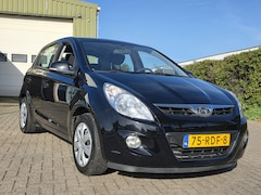 Hyundai i20 - 1.2i i-Motion, Airco NL auto Nwe APK Zondag OPEN