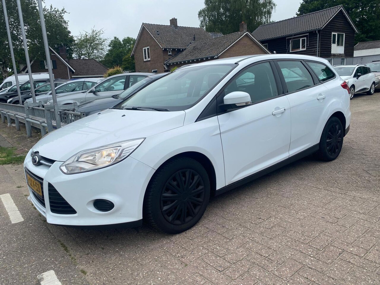 Ford Focus Wagon - 1.6 TDCI Lease Trend - Airco - Cruise Control - Bluetooth - Trekhaak - Parkeersensoren - 2 - AutoWereld.nl