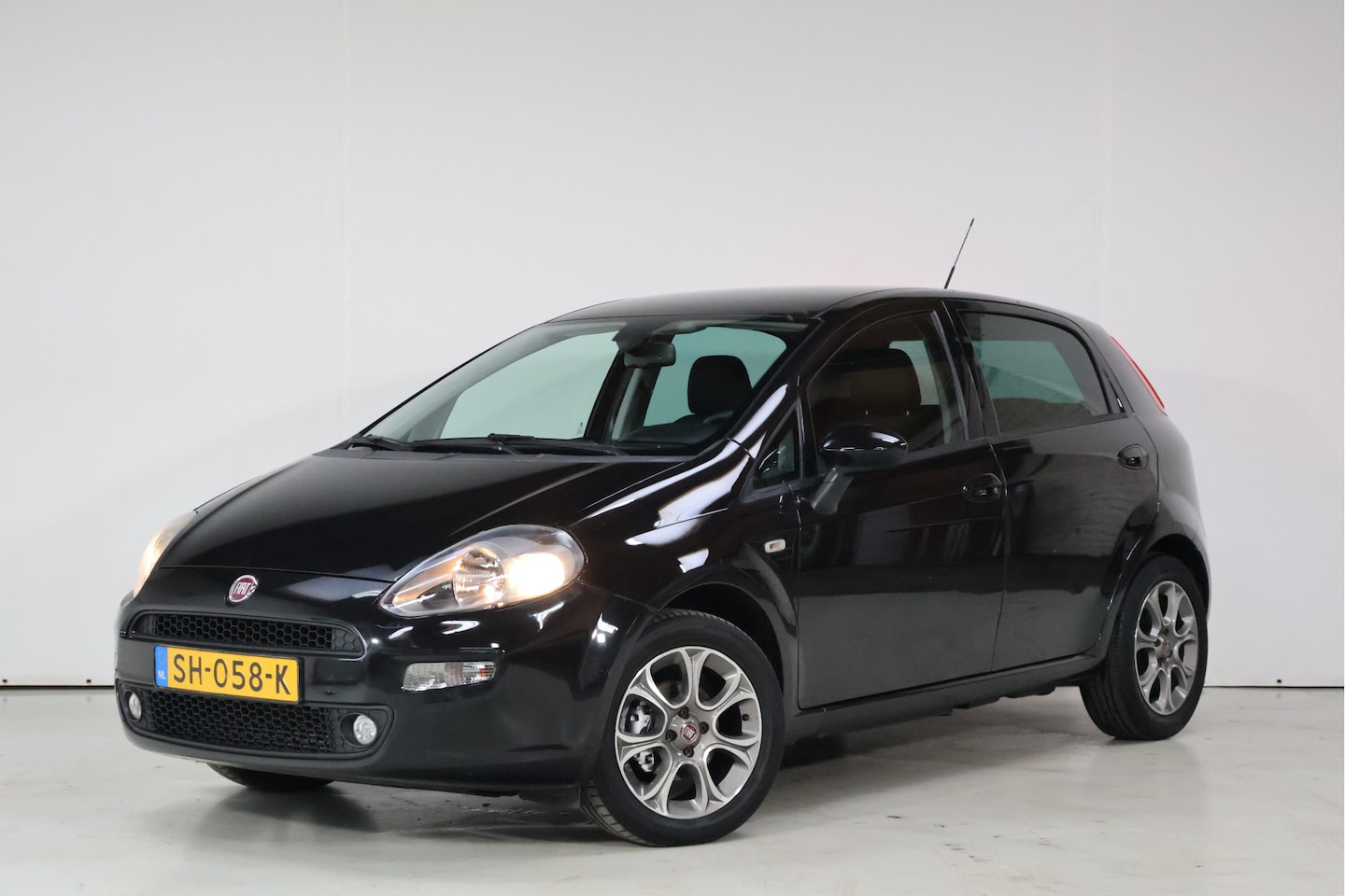 Fiat Punto Evo - 0.9 TwinAir Sempre | Clima | Cruise | Navi | Dealer Onderhouden - AutoWereld.nl