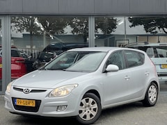 Hyundai i30 - 1.6i Dynamic | Nieuw binnen | Navi | Airco | Trekhaak