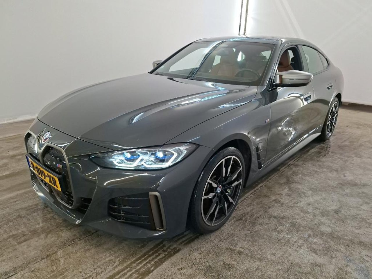 BMW i4 - M50 High Executive 84 kWh Panodak Harman-Kardon Laser M-Tech Sportstoelen Vernasca-Leder - AutoWereld.nl