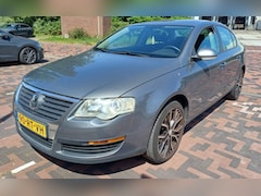 Volkswagen Passat - 1.6 FSI Trendline