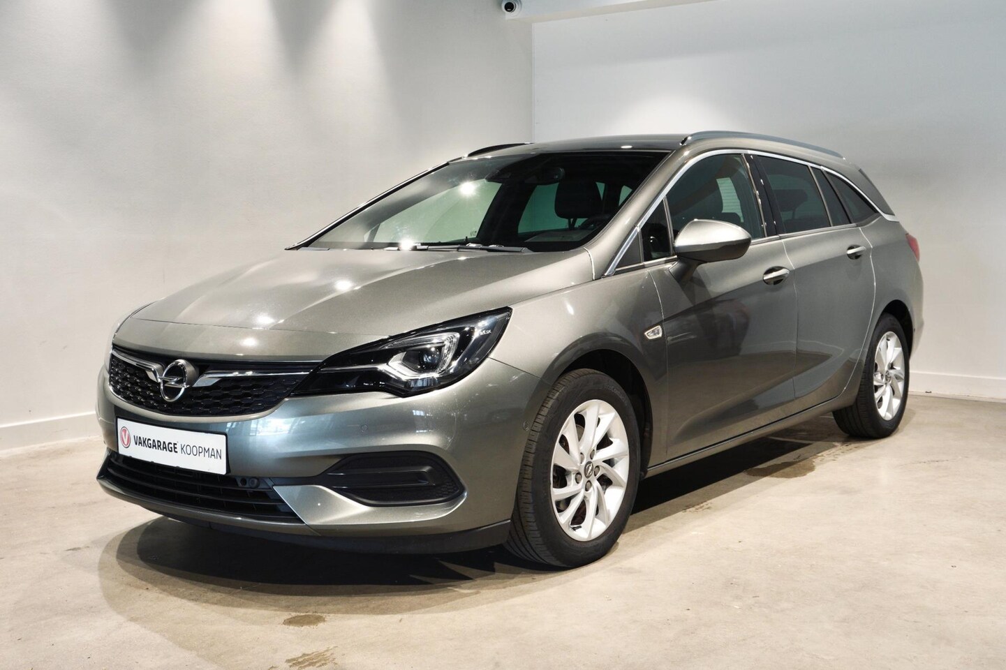Opel Astra Sports Tourer - Opel Astra Sports Tourer 1.2 Elegance Trekhaak - AutoWereld.nl