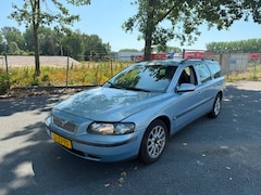 Volvo V70 - 2.4 D5 Comfort Line ZO INGERUILD DUS ZO WEG PRIJSJE