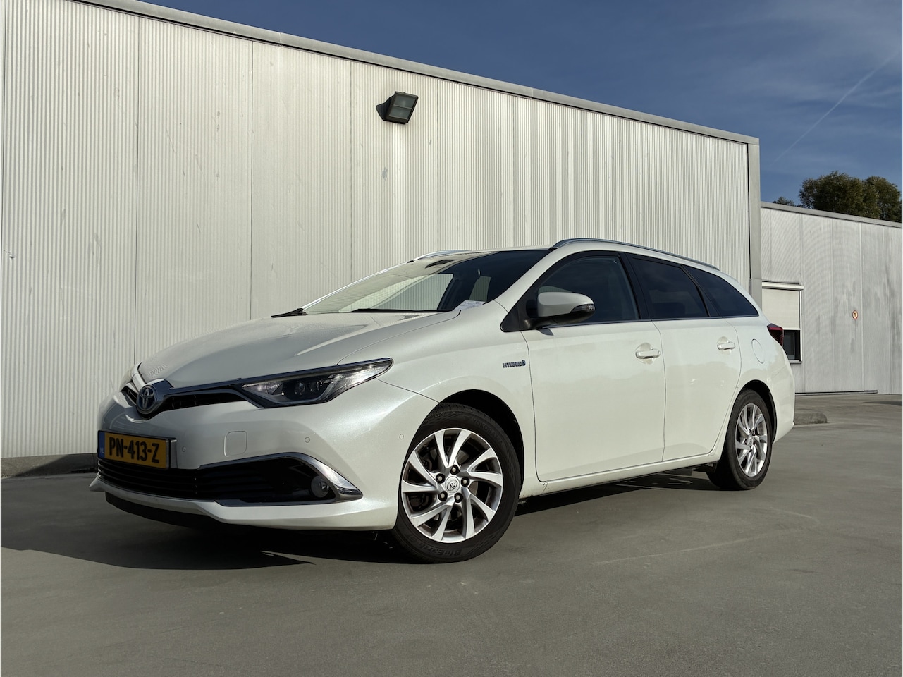 Toyota Auris Touring Sports - 1.8 Hybrid Executive Go Automaat | Navigatie | Cruise | Stoelverwarming | Keyless | - AutoWereld.nl