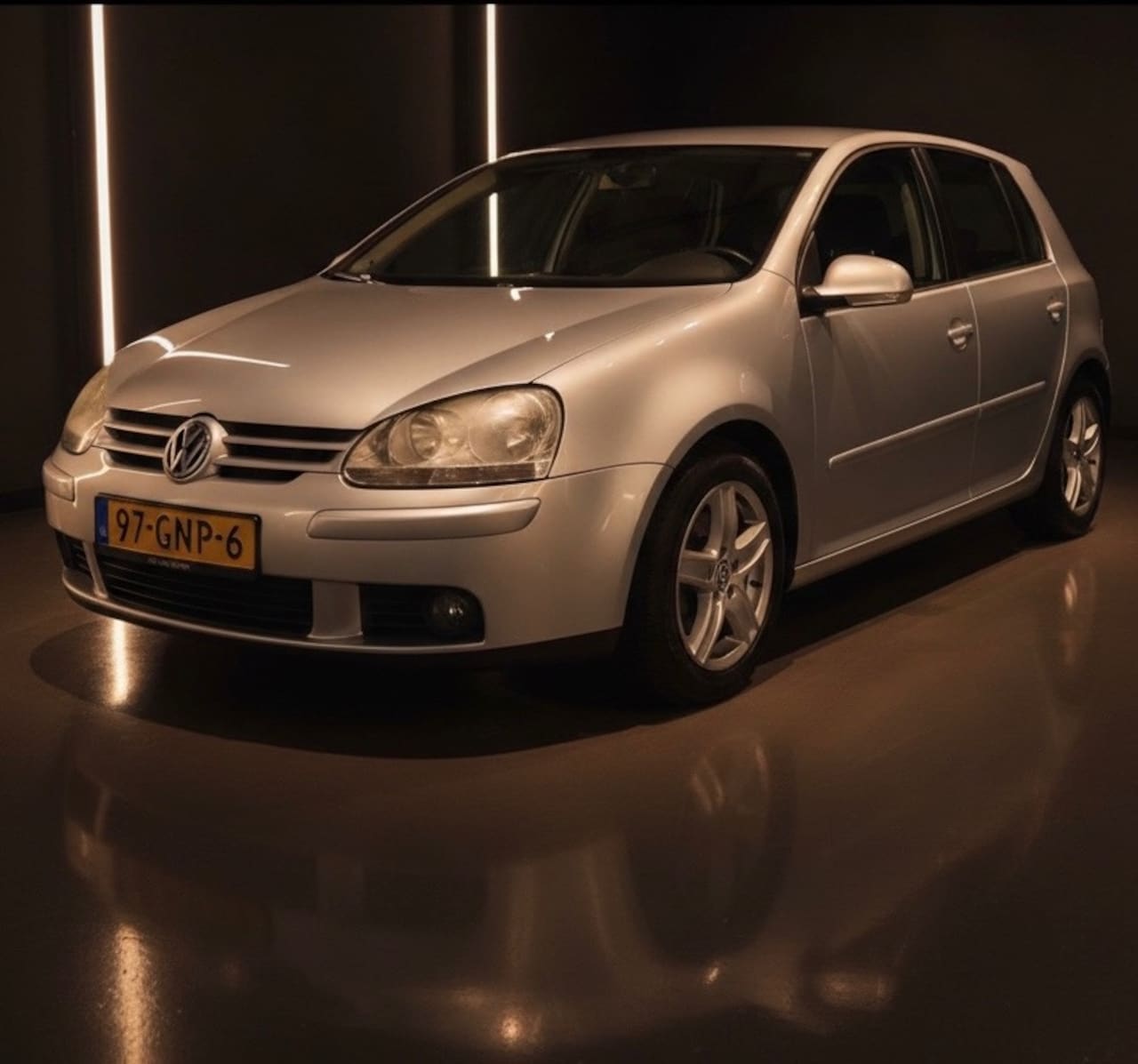 Volkswagen Golf - 1.4 TSI Trendline-airco-elek ramen-1 jaar apk-goed onderhouden - AutoWereld.nl