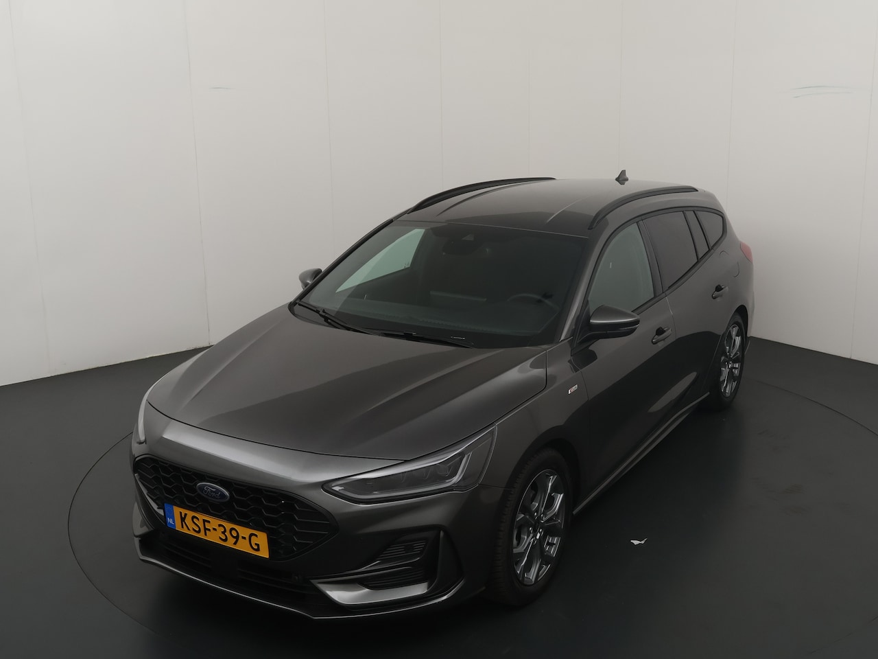 Ford Focus Wagon - EcoBoost Hybrid 155 pk ST-Line X | Winter Pack | AGR | Adapt. cruise | El. a. klep | Matri - AutoWereld.nl