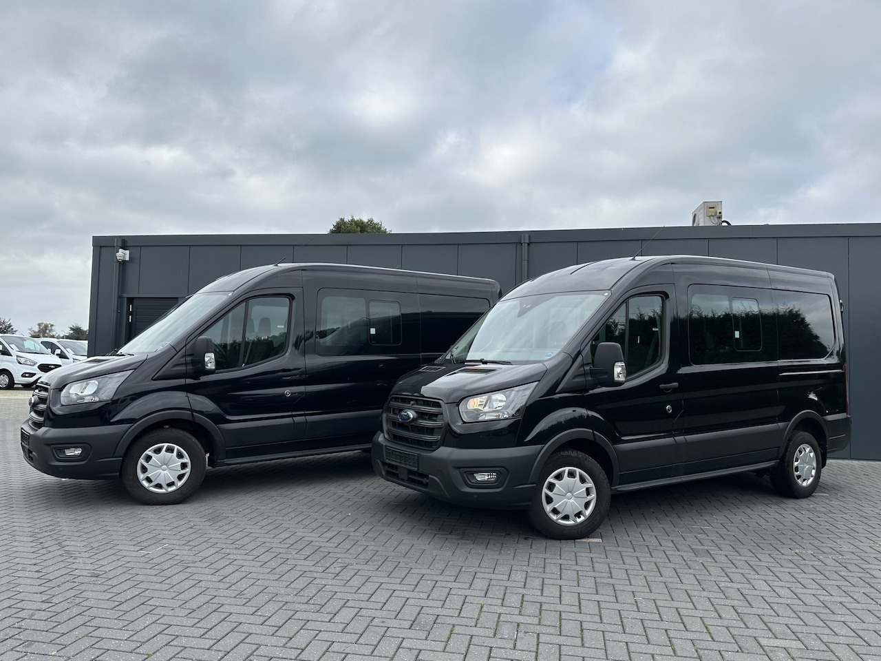 Ford Transit - 350 2.0 TDCI 170 PK / L2H2 / DUBBEL CABINE / WORDT VERWACHT / TREKHAAK / CAMERA / AIRCO / - AutoWereld.nl