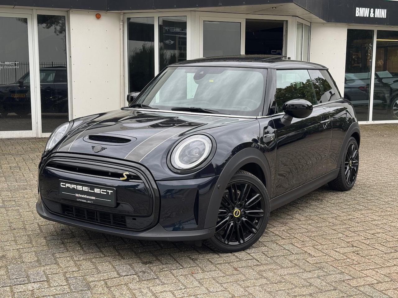 MINI Electric - Cooper SE Black edition HEAD-UP | LEDER | PANORAMADAK | CAMERA | HARMAN/KARDON - AutoWereld.nl
