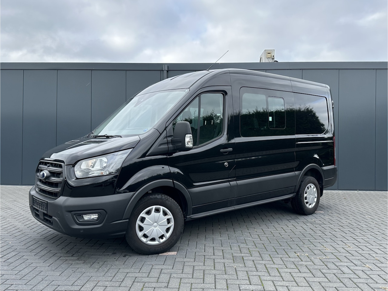 Ford Transit - 350 2.0 TDCI 170 PK / L2H2 / DUBBEL CABINE / WORDT VERWACHT / TREKHAAK / CAMERA / AIRCO / - AutoWereld.nl
