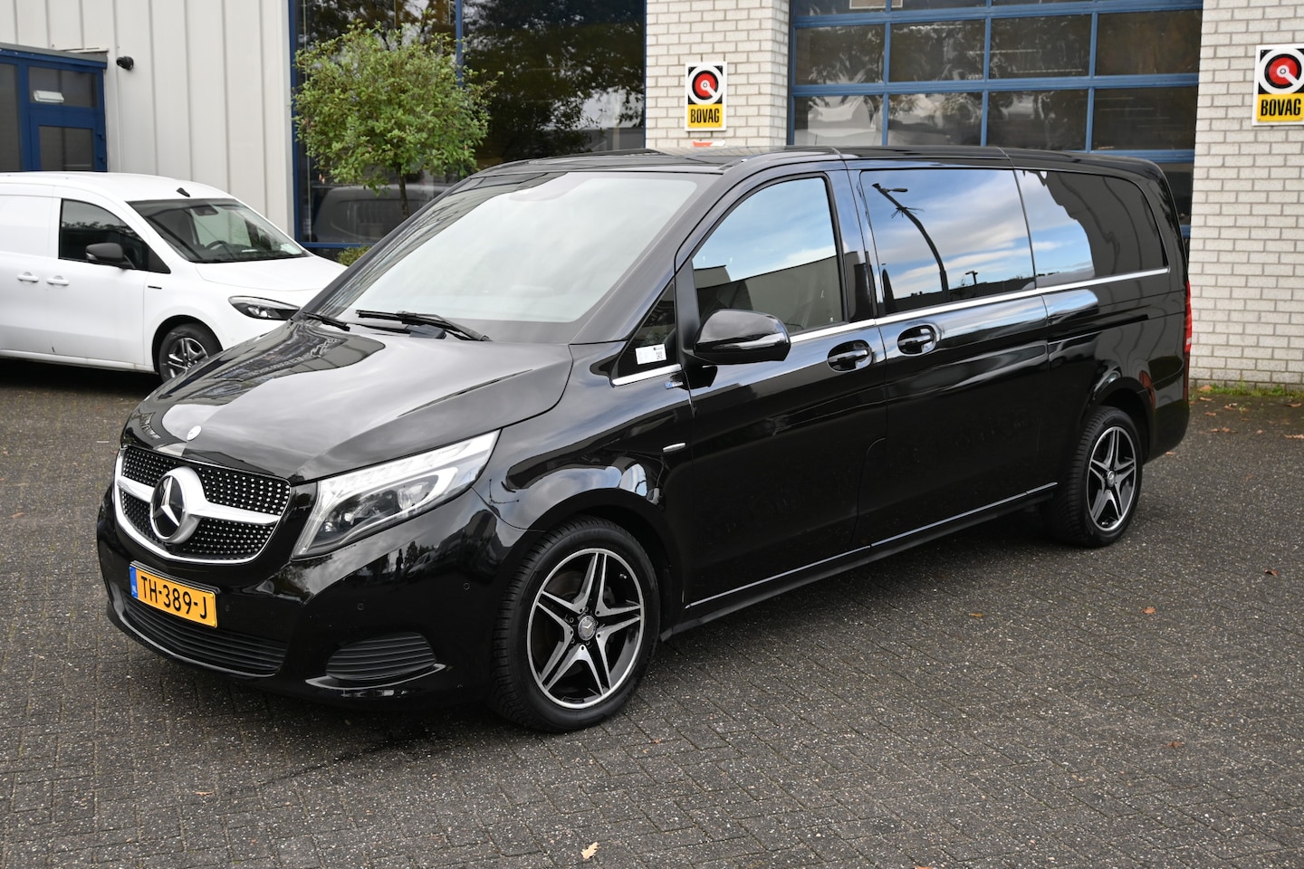 Mercedes-Benz V-klasse - 250d L3 XL Avantgarde excl BTW, 8 Persoons, LED, Leder - AutoWereld.nl