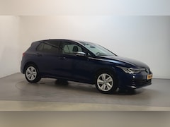 Volkswagen Golf - 1.0 TSI 110pk Life Sfeerverlichting Navigatie Camera App-Connect