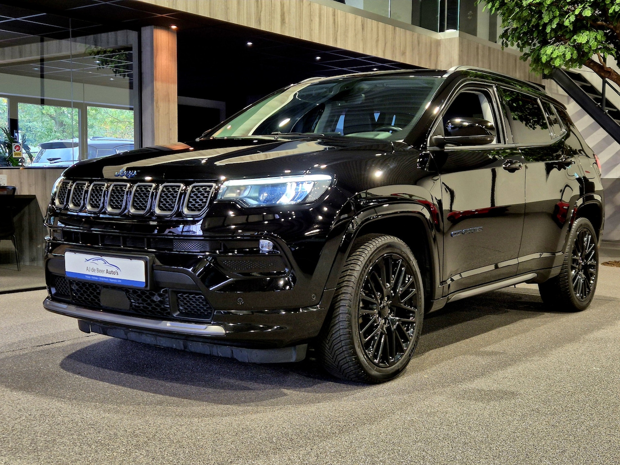 Jeep Compass - 4xe 240 Plug-in Hybrid Electric S Camera | Stoelverwarming | Carplay - AutoWereld.nl