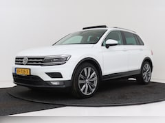 Volkswagen Tiguan - 1.5 TSI ACT Comfortline Business | Panoramadak | Org NL | Camera | CarPlay | Digital Cockp