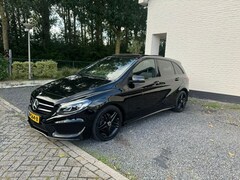 Mercedes-Benz B-klasse - 180 AUTOMAAT PANO AMG NAP NAVI AIRCO