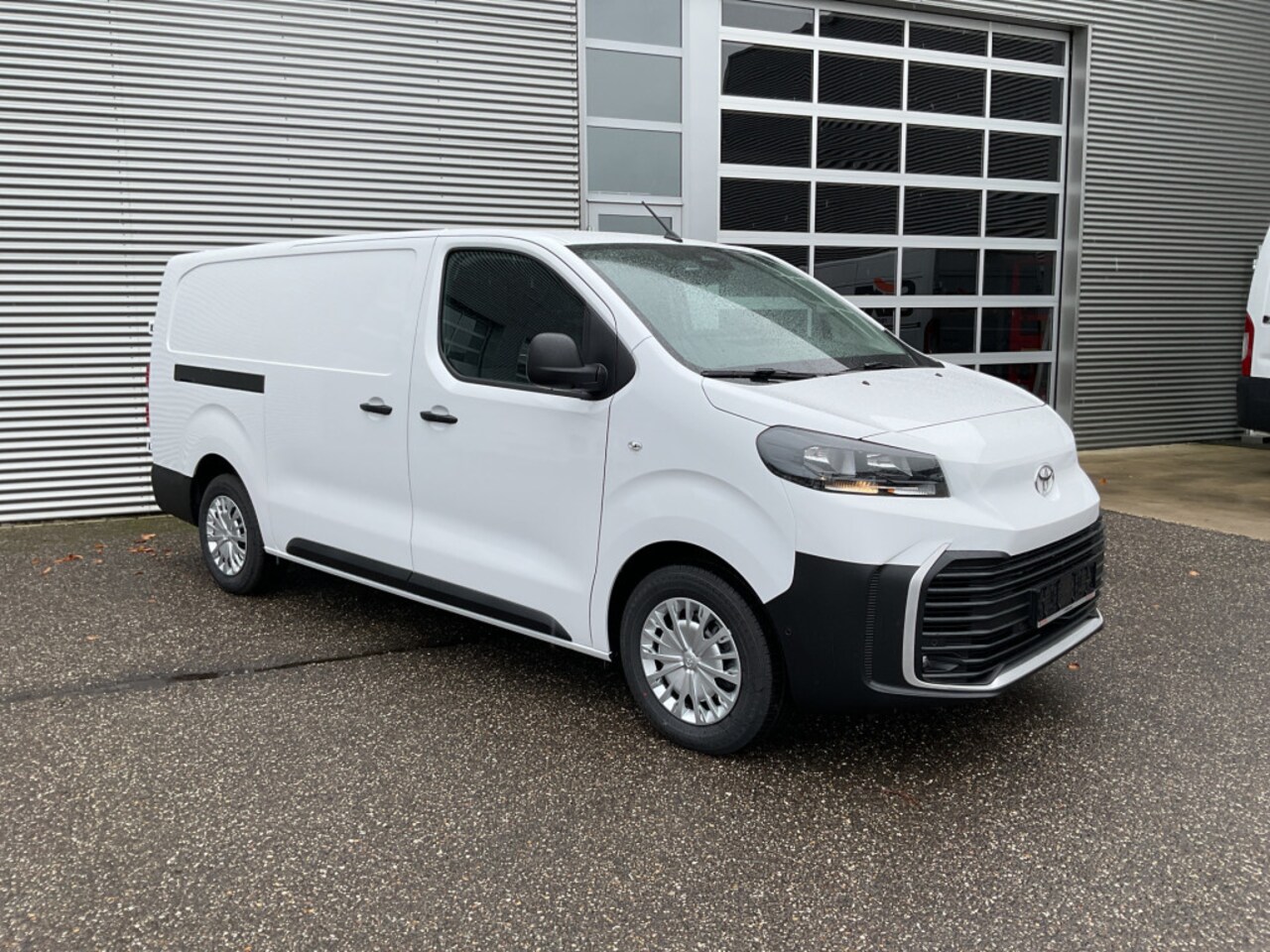 Toyota PROACE Long Worker - e-ProAce 75 kWh 350 km WLTP Carplay/ Snellader/ Standkachel/ Cruise/ Airco/ Camera/ PDC - AutoWereld.nl