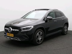Mercedes-Benz GLA-Klasse - 180 Business Solution Luxury | Trekhaak | Panoramadak | Distronic | Memory | Sfeerverlicht
