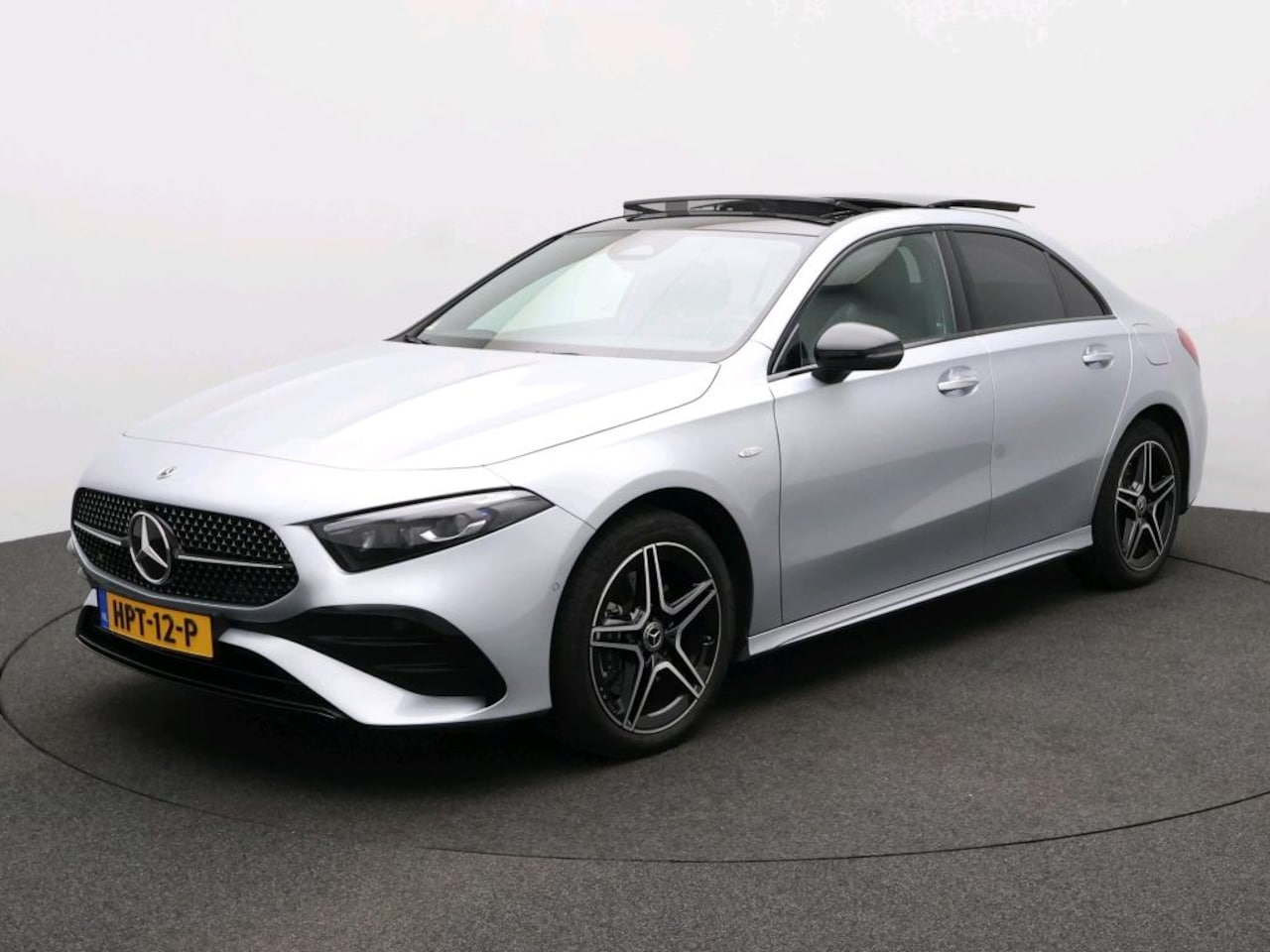 Mercedes-Benz A-klasse - 250 e Business Solution AMG | Panoramadak | Trekhaak | Alarm | Sfeerverlichting | Keyless - AutoWereld.nl