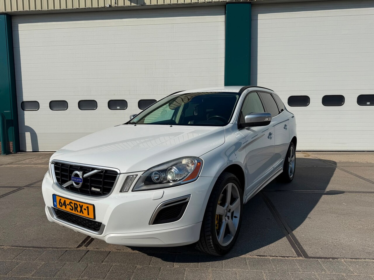 Volvo XC60 - 2.0 T5 R-Design 2.0 T5 R-Design - AutoWereld.nl