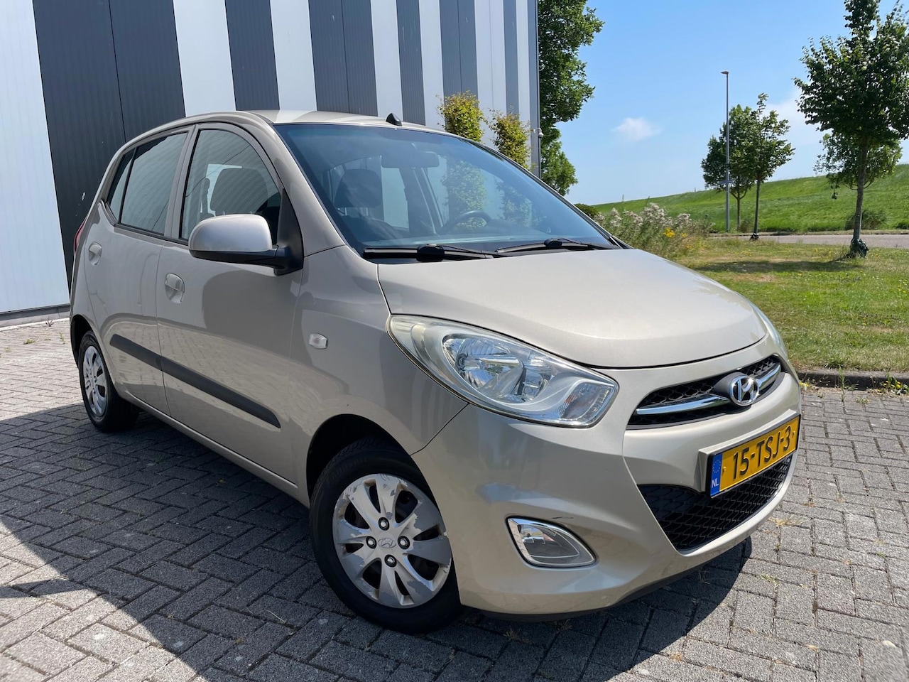 Hyundai i10 - 1.2 Plus Nw APK-Airco-Pdc-Elekpakket-2 Sleutels - AutoWereld.nl