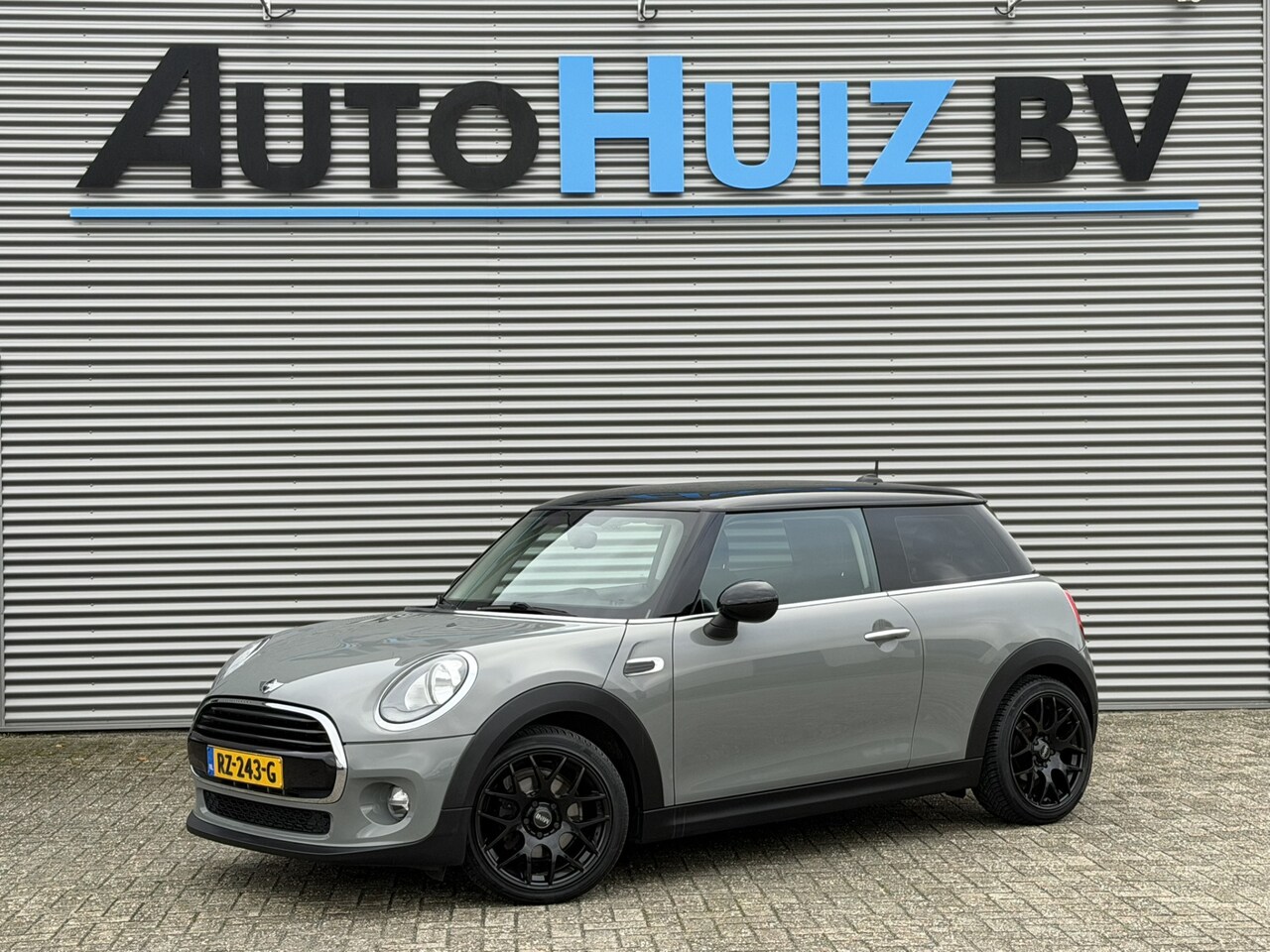 MINI 3-Deurs - 1.5 136 PK Cooper Salt Business Cruise Control Airco Navigatie 17 Inch 4S Banden - AutoWereld.nl