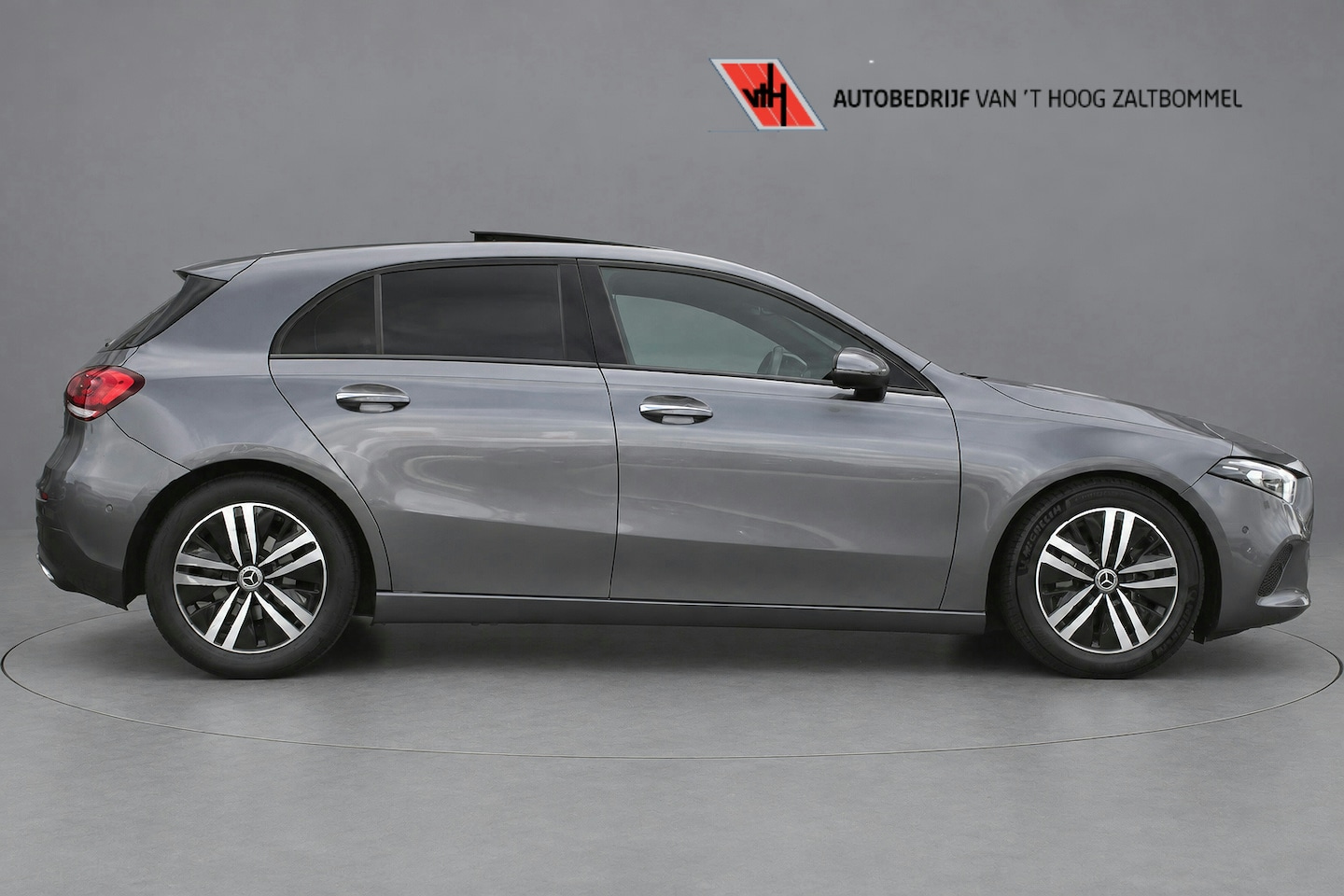 Mercedes-Benz A-klasse - 200 AUT7 Luxury Line PANORAMADAK LEDER SFEER KEY-LESS GO - AutoWereld.nl