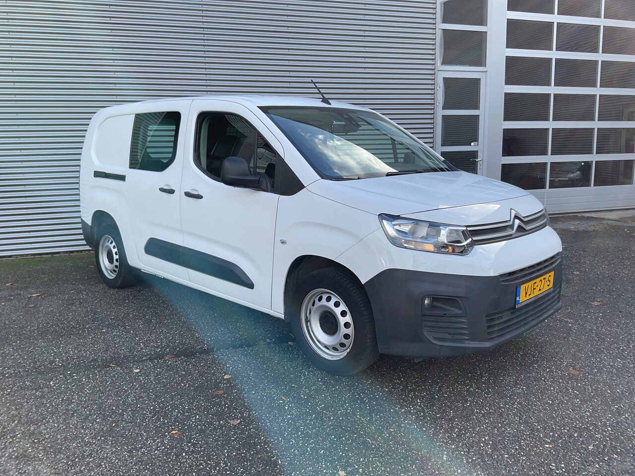 Citroën Berlingo - 1.5 HDI 130 pk L2 Carplay/ Airco/ Cruise/ Trekhaak - AutoWereld.nl