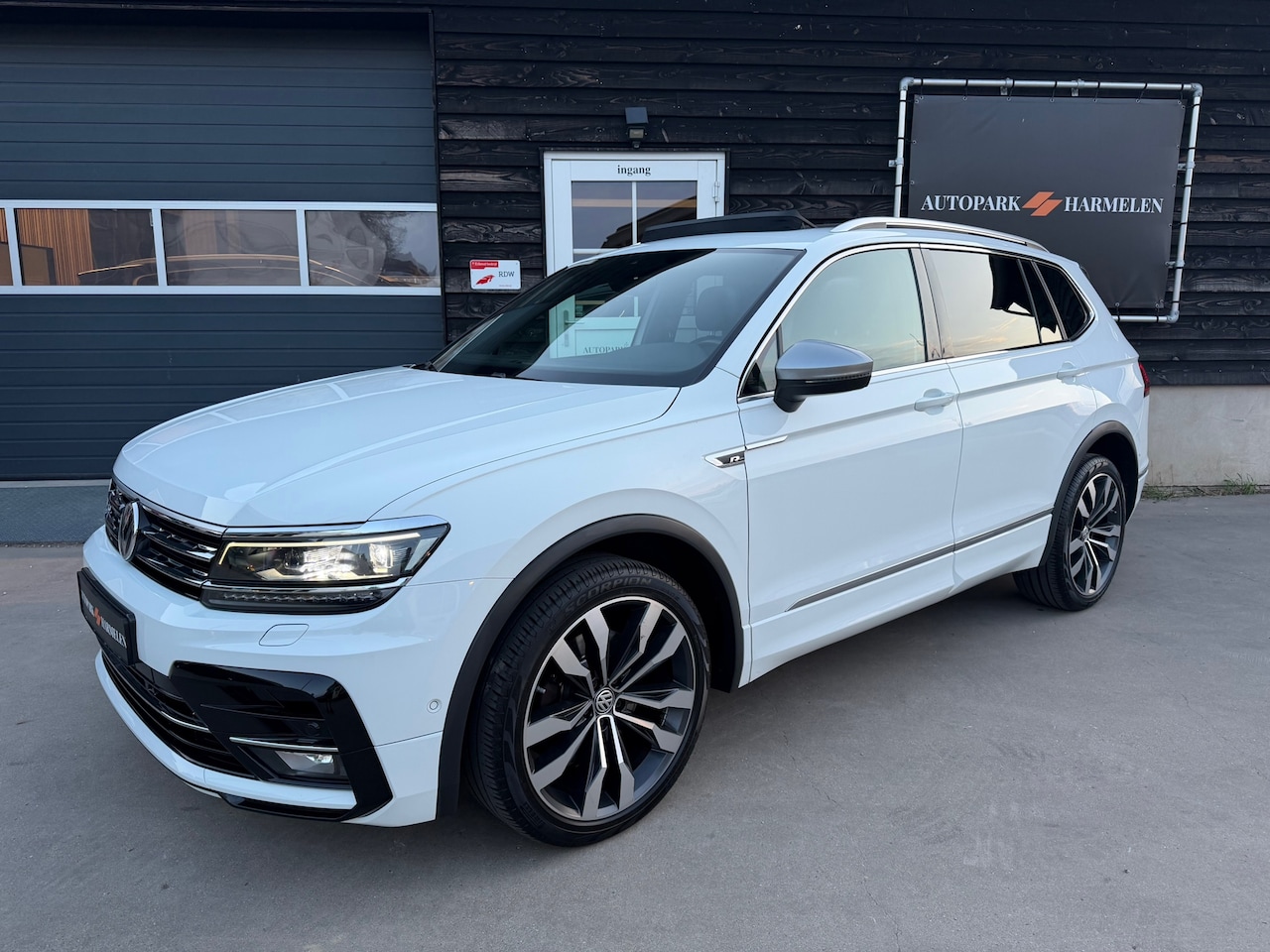 Volkswagen Tiguan Allspace - 2.0 TSI 4Motion 3x R-Line Pano 5P - AutoWereld.nl