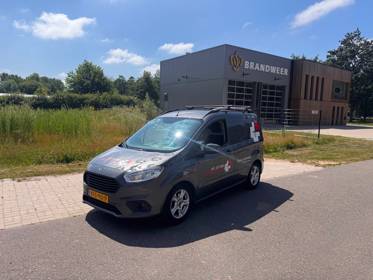 Ford Transit Courier - 1.5 TDCI Limited Duratorq S&S Euro6.Clima.Navi - AutoWereld.nl