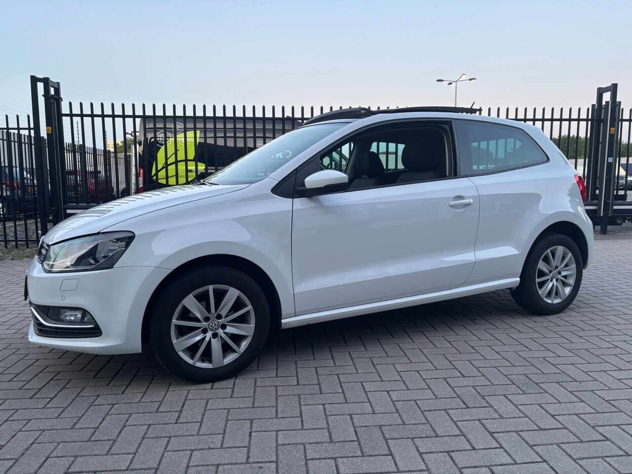 Volkswagen Polo - 1.0 Comfortline Panoramdak Vol Opties - AutoWereld.nl