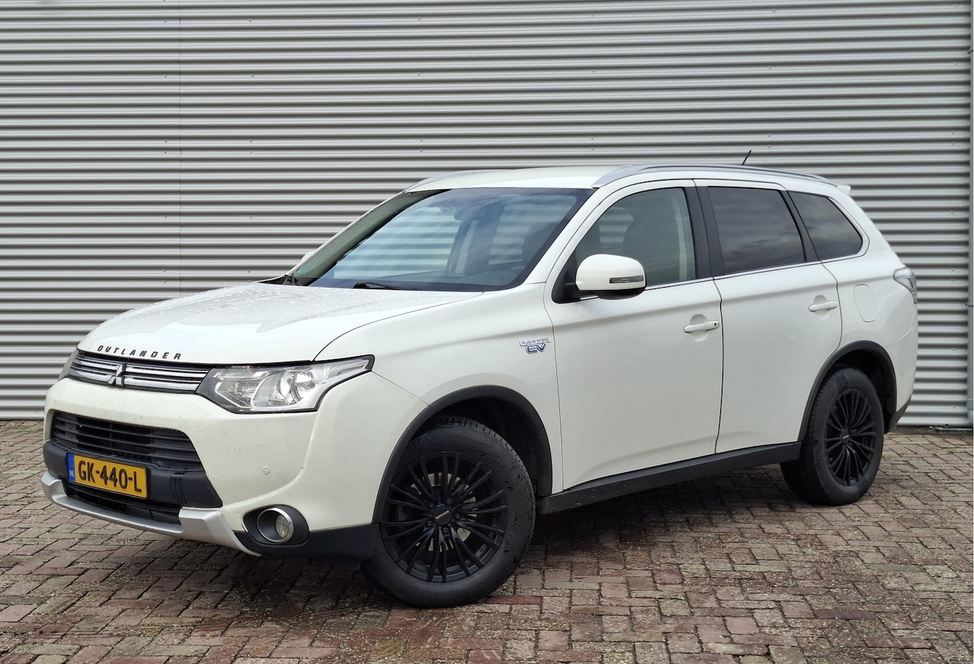 Mitsubishi Outlander - 2.0 PHEV Business Edition X-Line | Nieuw Binnen | Climate Control | Trekhaak | - AutoWereld.nl