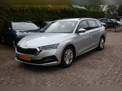 Skoda Octavia Combi - 111PK TSI Ambition NL-Auto / Carplay, android / Led verl. / Clima