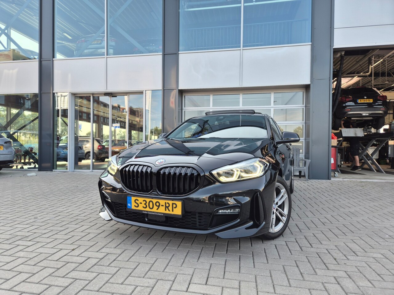 BMW 1-serie - 118i Introduction Edition M-Sport Leder/Panodak/Trekhaak - AutoWereld.nl