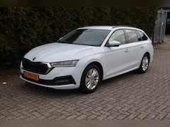 Skoda Octavia Combi - 111PK TSI Busn. Ed. NL-Auto / Clima / Led kopl. / Apple, android /