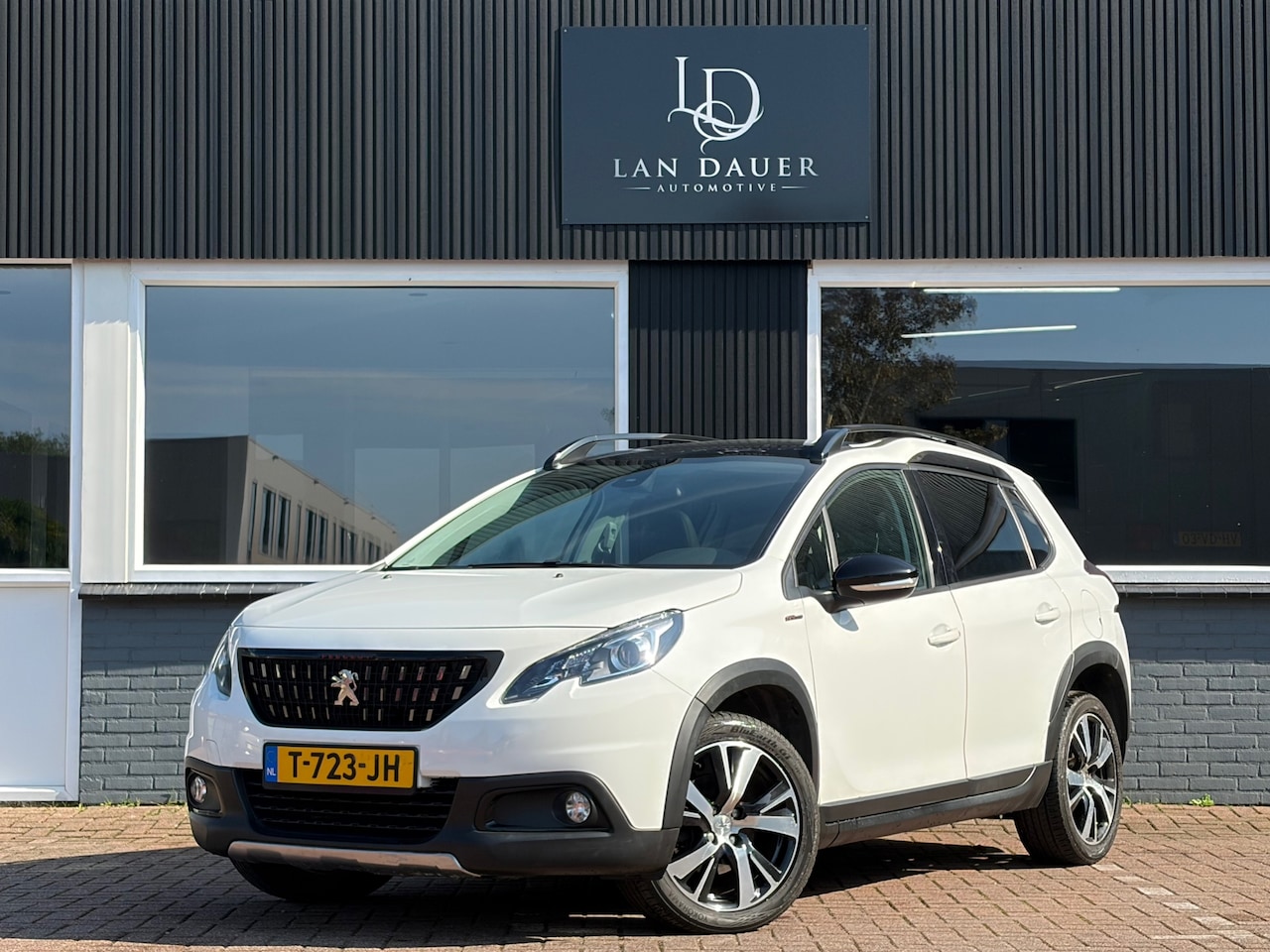 Peugeot 2008 - 1.2 PureTech GT-line / Panorama / Automaat ! - AutoWereld.nl