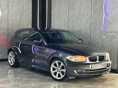 BMW 1-serie - 118i Business Line |Automaat|CarPlay|Airco|Boekjes