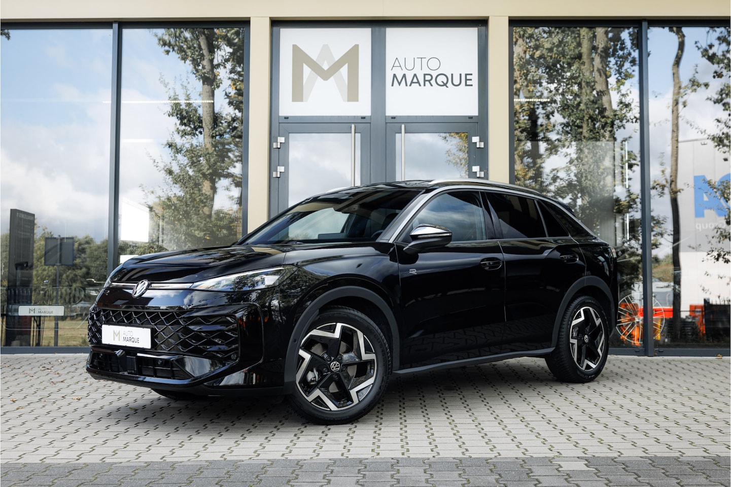 Volkswagen T-Roc - 1.5 eTsi 150PK DSG Aut. | R-Line Edition | Wegklapbare Trekhaak | 18" LM Velgen | LED Kopl - AutoWereld.nl