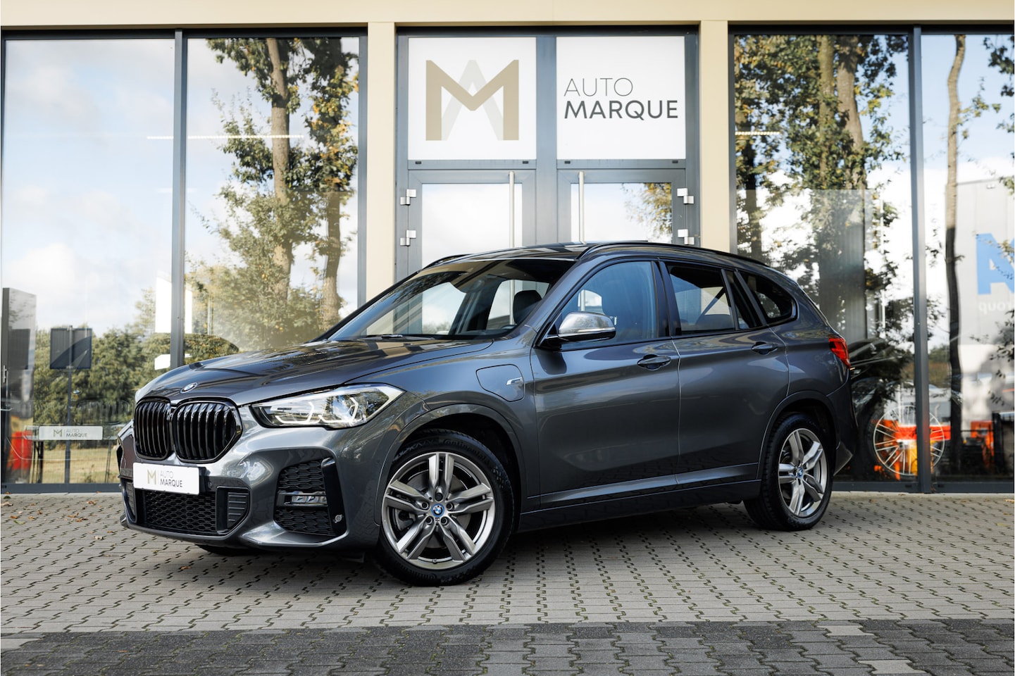 BMW X1 - xDrive25e Aut. | High Executive | M Sportpakket | Panoramadak | Lederen Bekleding | 18" LM - AutoWereld.nl