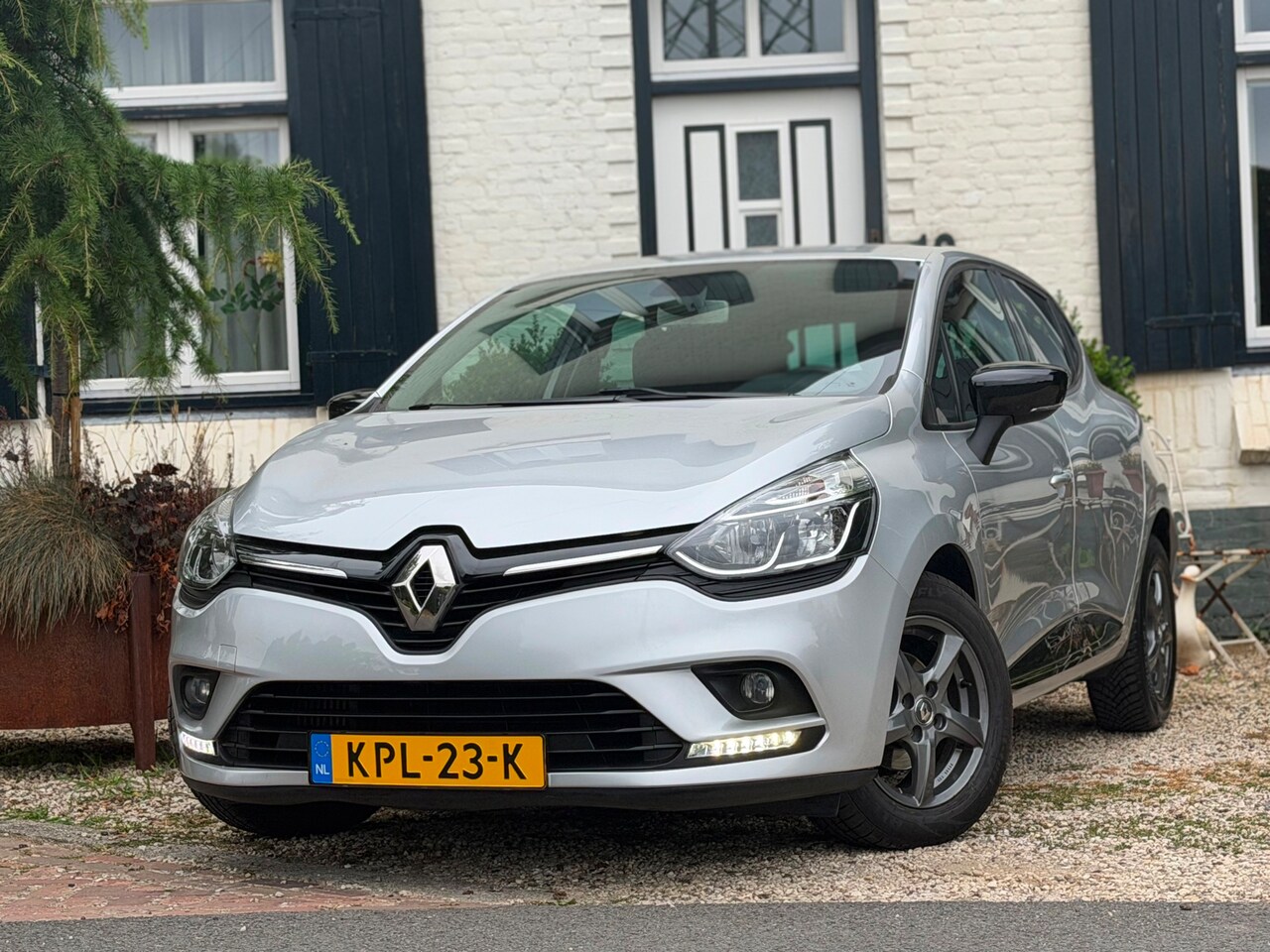 Renault Clio - 0.9 TCe Limited|Stoelverwarming|Navi|Bluetooth|PDC| - AutoWereld.nl