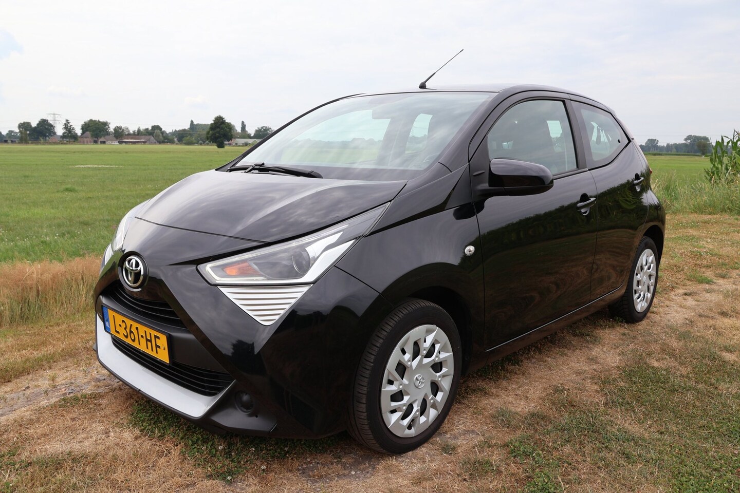 Toyota Aygo - 1.0 VVT-i x-play|Parkeercamera|Carplay|Bluetooth|NAP!|Airco - AutoWereld.nl