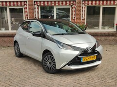 Toyota Aygo - 1.0 VVT-i x-play Two tone color Airco Camera - RIJKLAAR