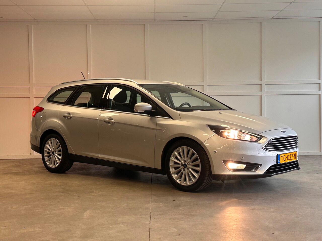 Ford Focus Wagon - Titanium / 2018 / 100.155 KM / Camera / Cruise / Navi - AutoWereld.nl