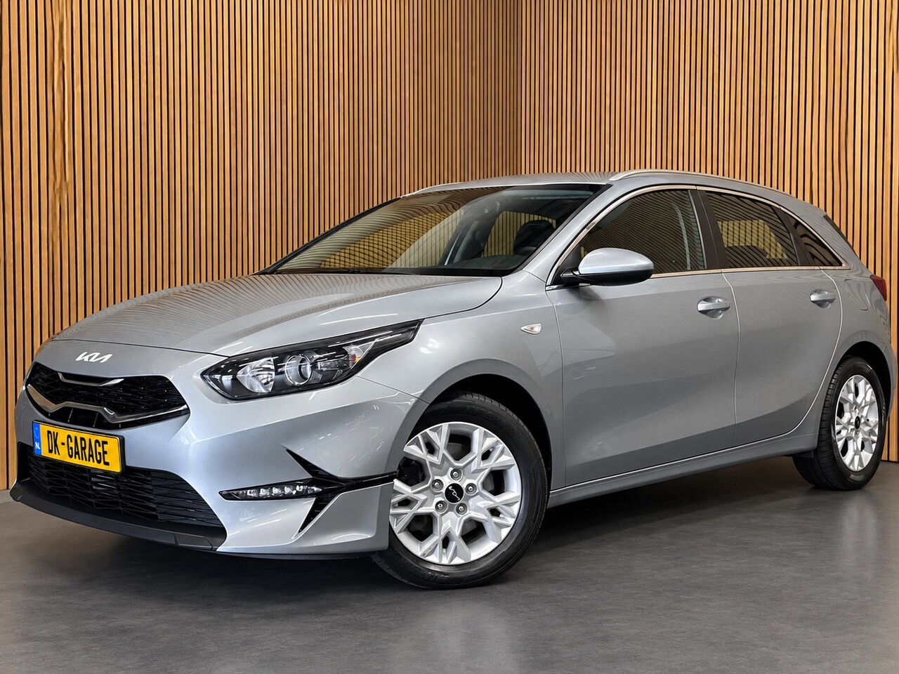 Kia Cee'd - Ceed 1.5 T-GDi DynamicLine|161PK|AUTOMAAT|CARPLAY|CAMERA|CRUISE|CLIMATE|STOEL-,STUURVERW.| - AutoWereld.nl