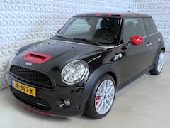 MINI 3-Deurs - 1.6 John Cooper Works met 155PK / 211PK (2010)