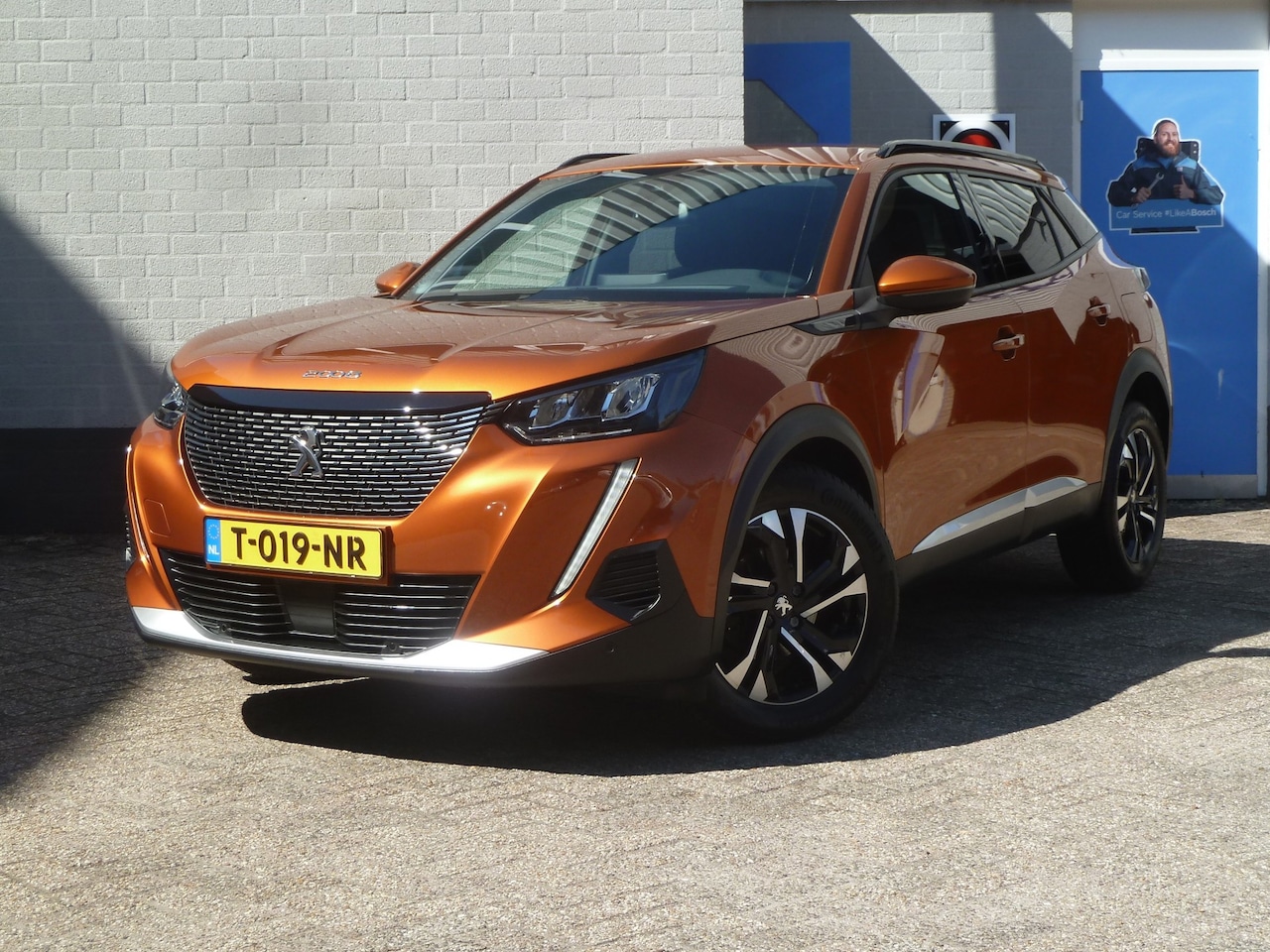 Peugeot 2008 - 1.2 PureTech Blue Lease Allure 130PK|Navi|Camera|Adaptive-Cruise|LED|Stoelverwarming - AutoWereld.nl