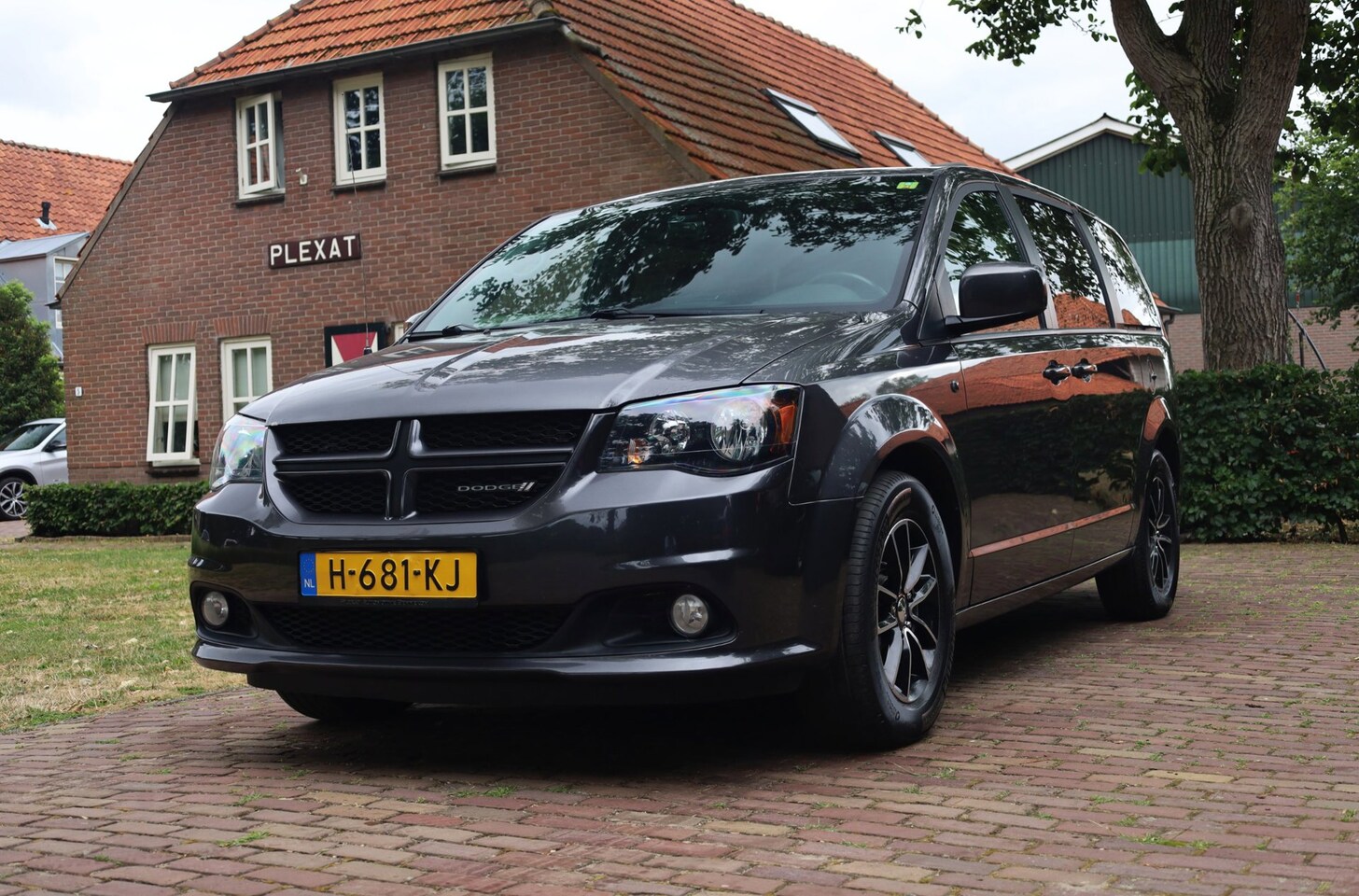Dodge Grand Caravan - 3.6 V6 Aut. | 7-Persoons | Lederen Interieur | Uniek | Stuur-Stoelverwarming | Volledig On - AutoWereld.nl