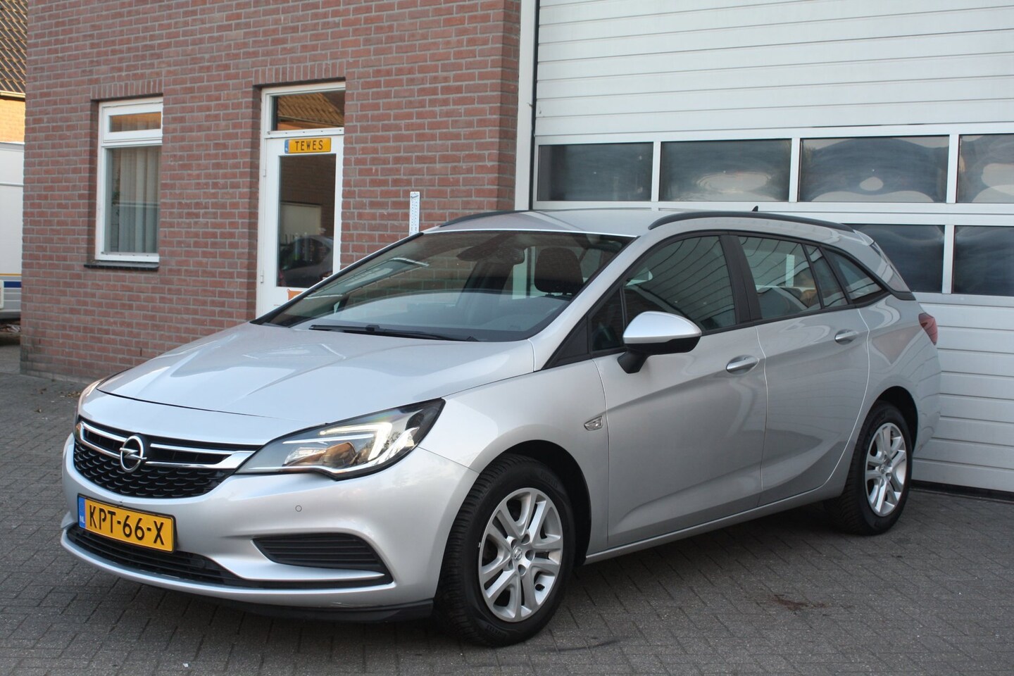 Opel Astra Sports Tourer - 1.6 CDTI Online Edition Automaat Stationwagen Nieuw Apk Airco Parkeer Sensoren Onderhoud H - AutoWereld.nl