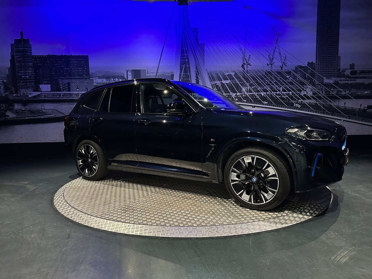 BMW iX3 - High Executive 80 kWh *Panoramadak*360camera*HUD*HarmanKardon* - AutoWereld.nl