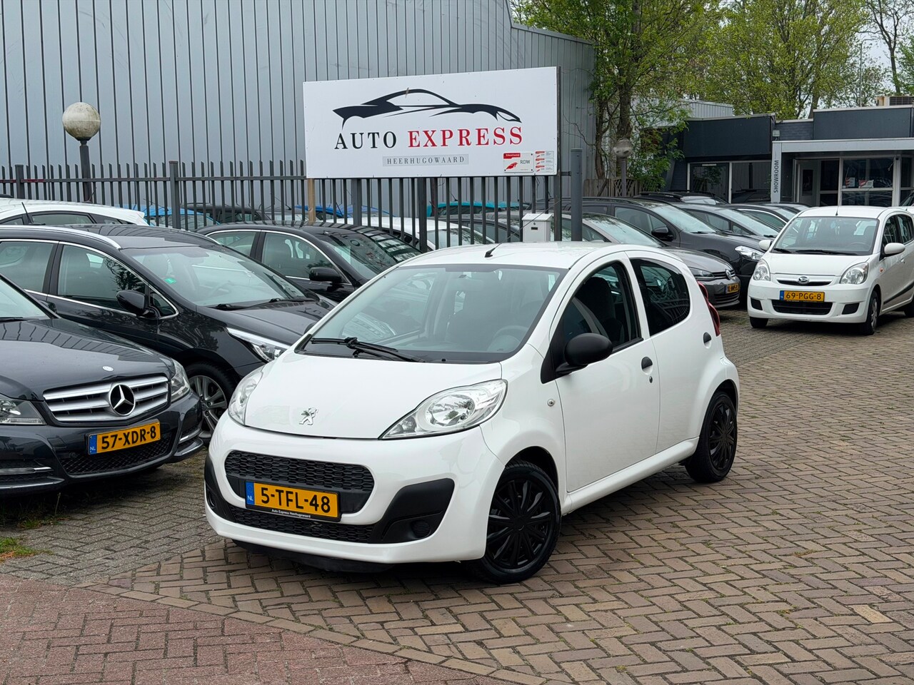 Peugeot 107 - 1.0 Access Accent/Airco/Navi/Carplay/Nap/Apk/2 sleutels aanwezig/3 Maanden Garantie - AutoWereld.nl